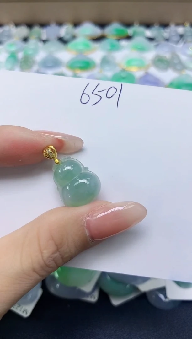 翡翠未镶嵌颈饰天然缅甸翡翠A货