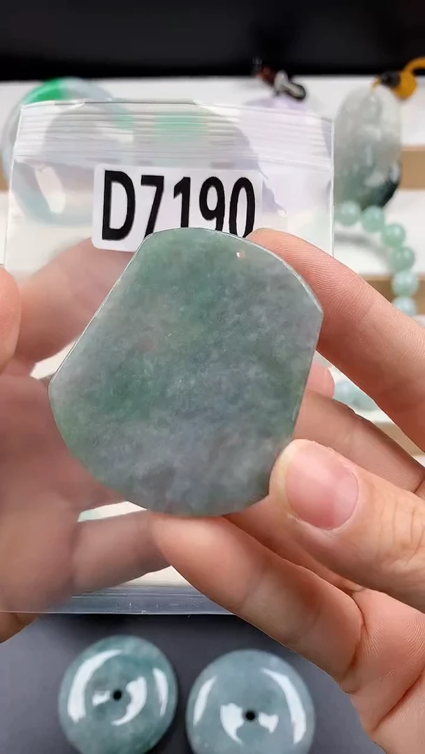 颈饰未镶嵌翡翠天然翡翠吊坠挂件