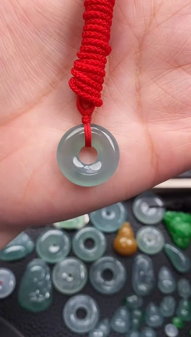 翡翠未镶嵌颈饰甜甜圈