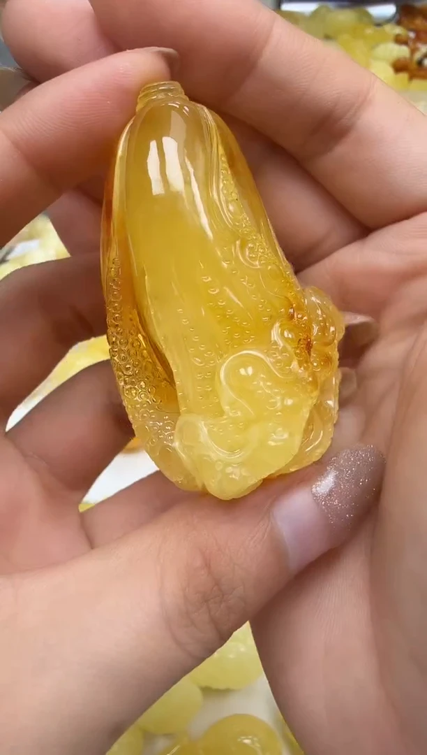 裸石琥珀未镶嵌如图