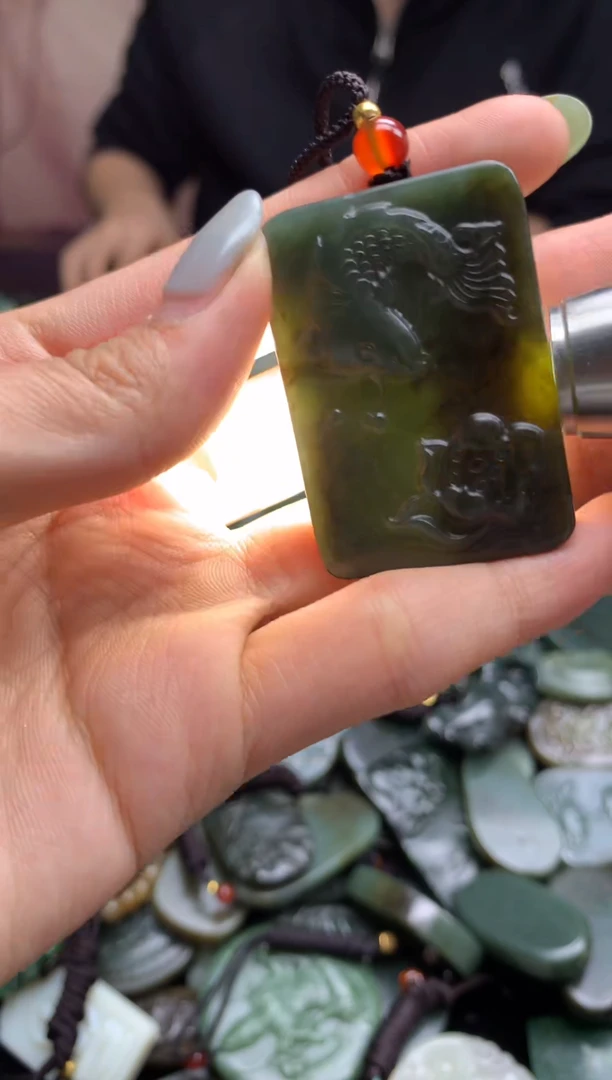 颈饰未镶嵌和田玉1