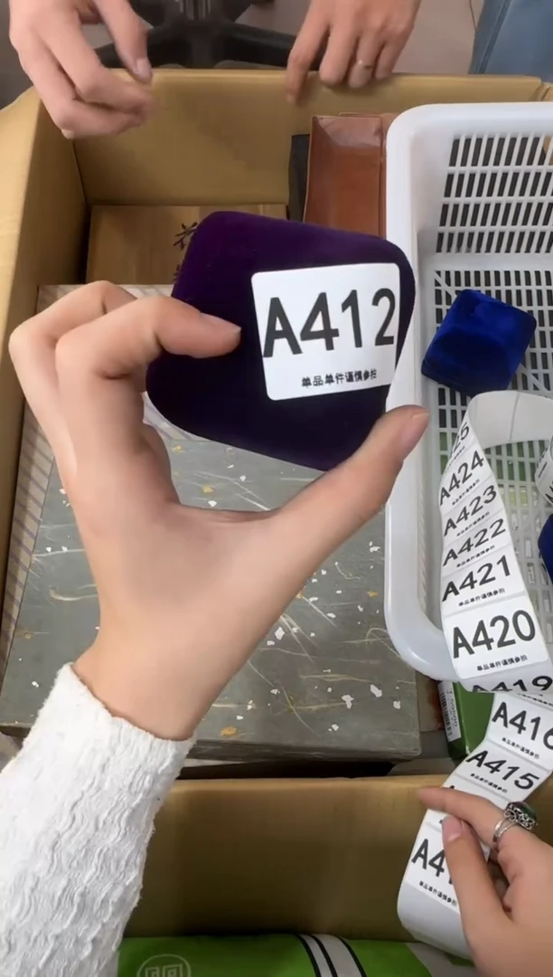 其他哇***哇412...中古产品谨慎参拍