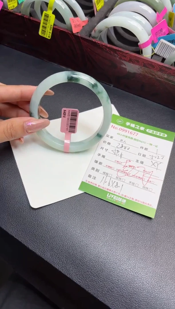 翡翠手镯未镶嵌多人