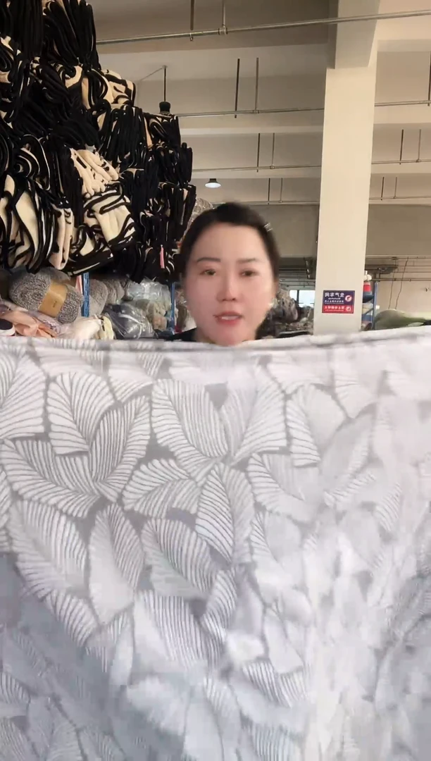 混纺主播手上展示的产品  2.0*2.3米  单被套