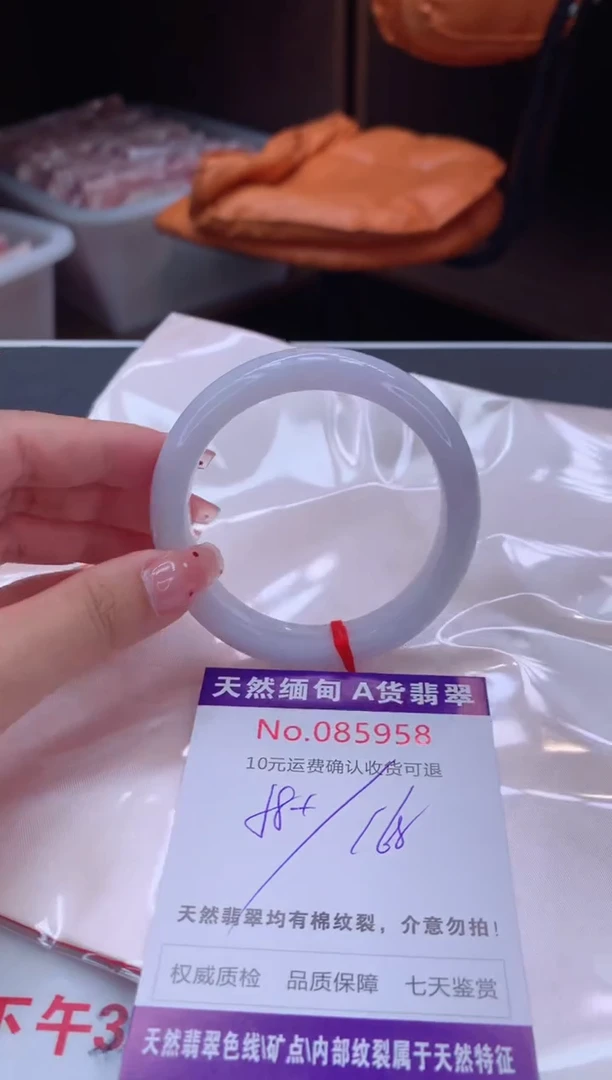 未镶嵌手镯翡翠有纹，完美者勿拍