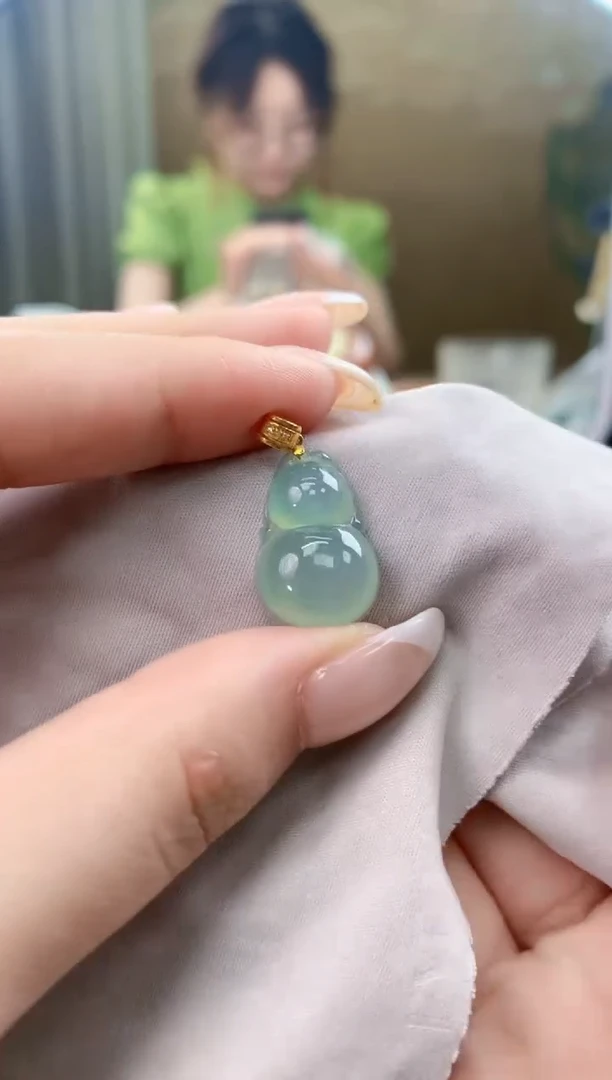 翡翠18K金镶嵌颈饰天然A货翡翠挂件