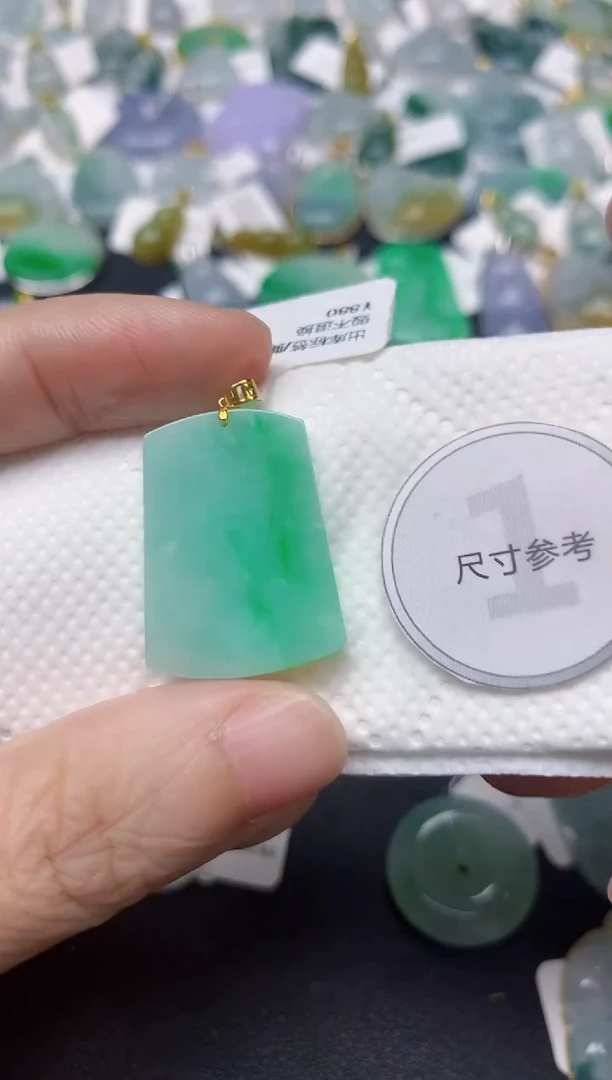 颈饰18K金镶嵌翡翠天然缅甸A货翡翠