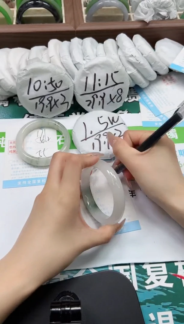 【闪购商品】石英质玉手镯未镶嵌k172-58