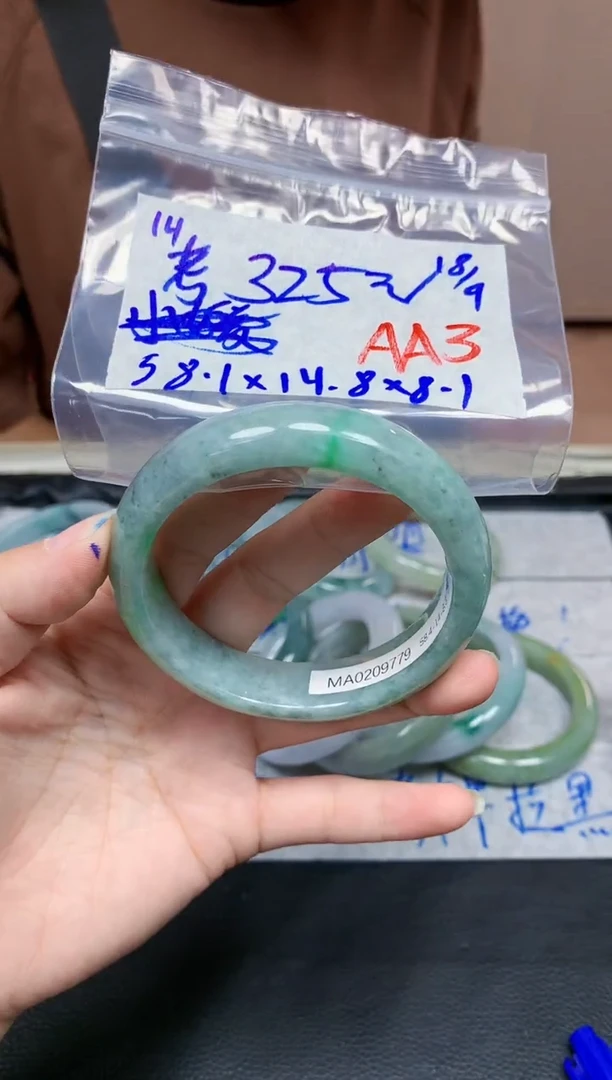 未镶嵌定制翡翠考****心14毛货需精细抛光手镯拍一发一