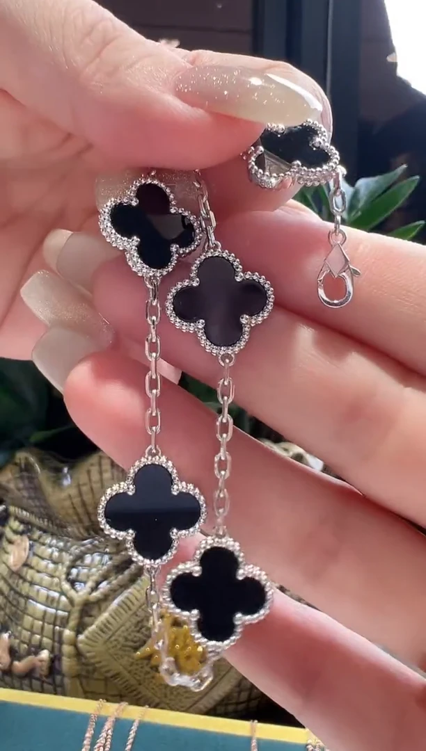 玛瑙/玉髓手链铂Pt950镶嵌熊猫五花手链