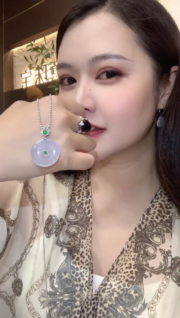 吊坠(不含链)18K金镶嵌翡翠D40紫货有一定色差