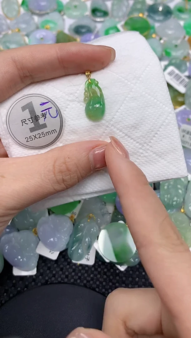 翡翠18K金镶嵌颈饰11111111
