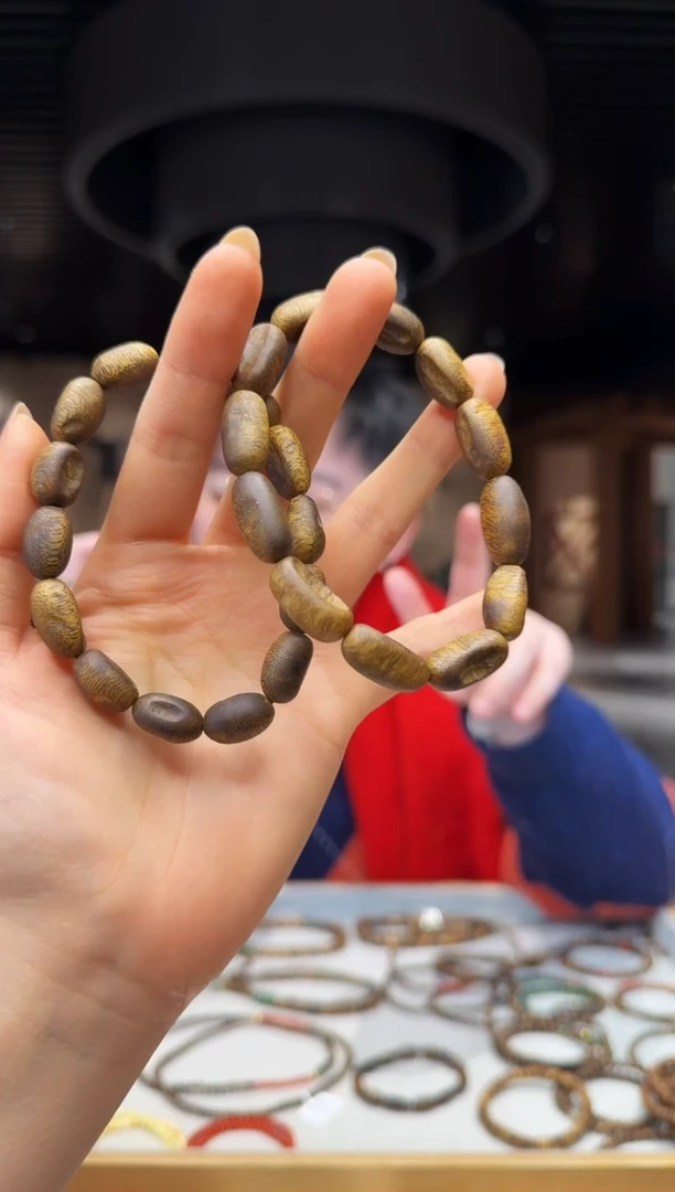 【闪购商品】沉香手串海南莺歌绿棋单圈随形虫漏（多样性发其一）