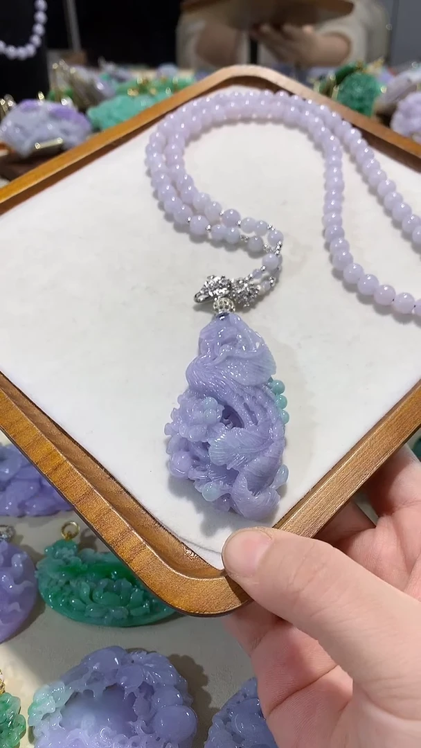 颈饰未镶嵌翡翠吊坠