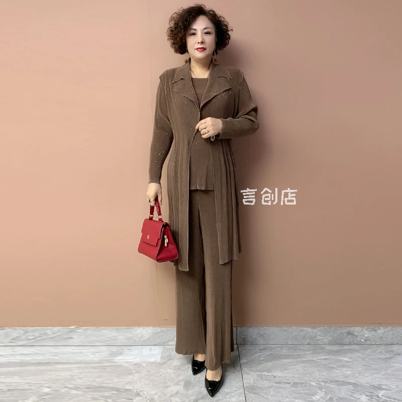 气质妈妈褶皱三件套2025春秋时尚休闲大码减龄显瘦西服阔腿裤套装