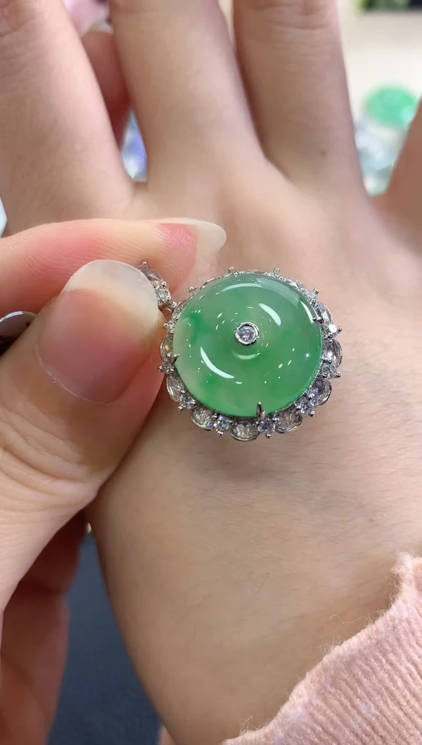 吊坠(不含链)18K金镶嵌翡翠b69