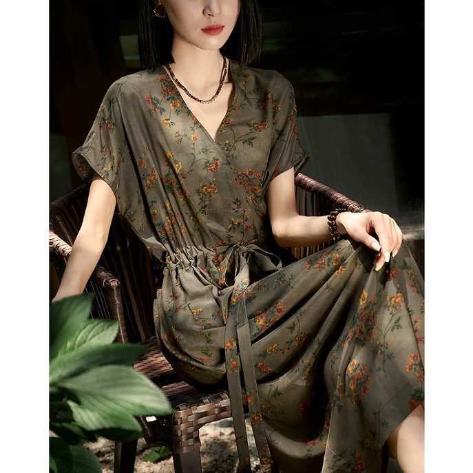 『锦上花•凌霄』UMA风桑蚕丝印花V领宽松桑蚕丝连衣裙SQB883856MG