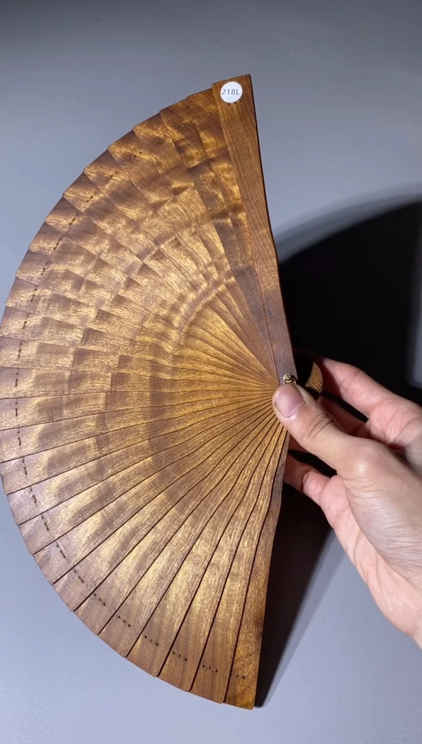 【闪购商品】金丝楠木雕218号18cm金丝楠木小叶桢楠扇子