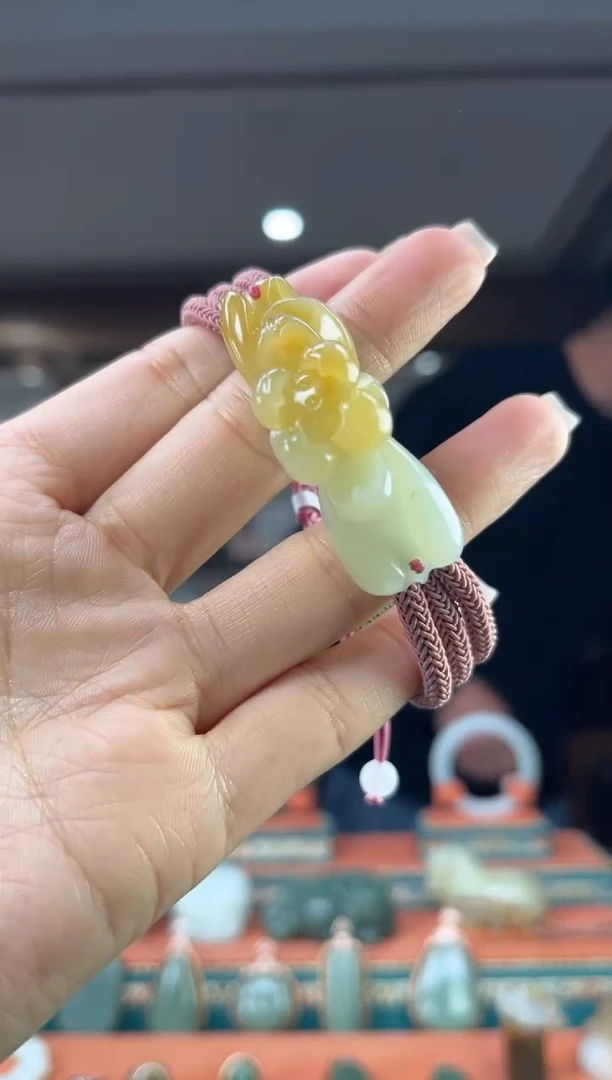 颈饰未镶嵌和田玉佩佩