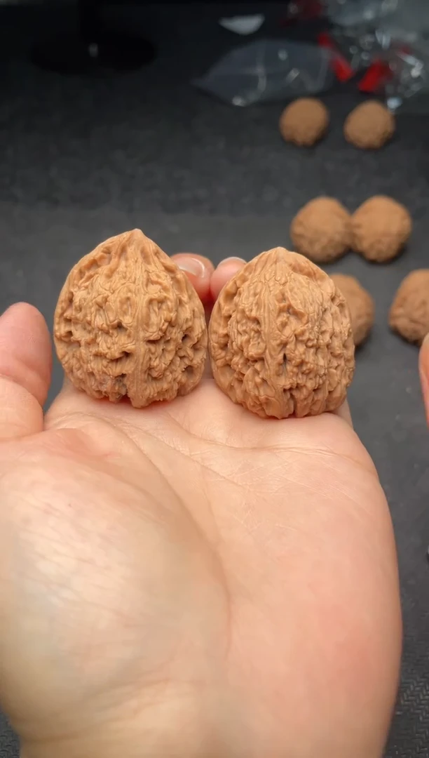 把件文玩核桃b176  南疆石 36尺