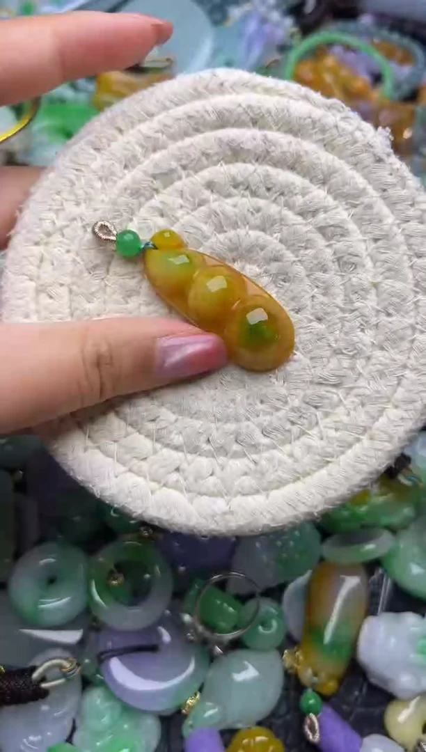颈饰未镶嵌翡翠天然缅甸翡翠吊坠