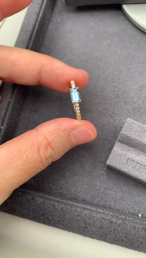 18K金镶嵌戒圈海蓝宝石0.50ct 海蓝宝 定制 BH