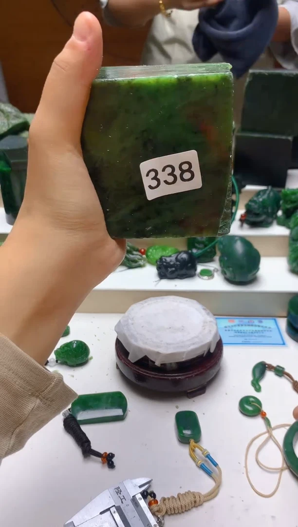 未镶嵌和田玉（碧玉）珠宝半成品0