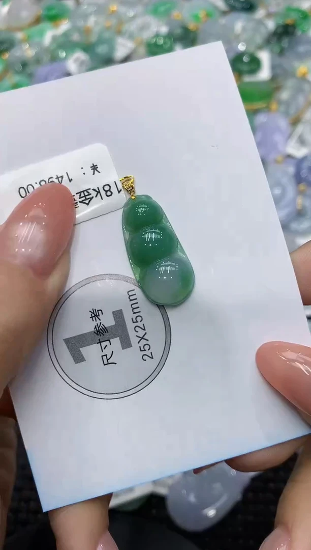 颈饰18K金镶嵌翡翠111111111111