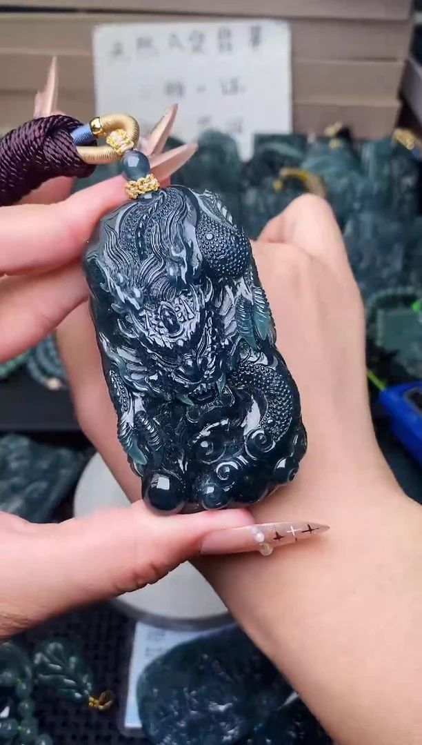 颈饰未镶嵌翡翠1