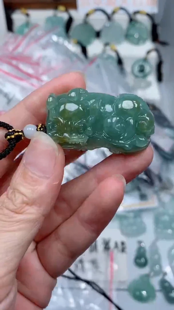 颈饰未镶嵌翡翠吊坠