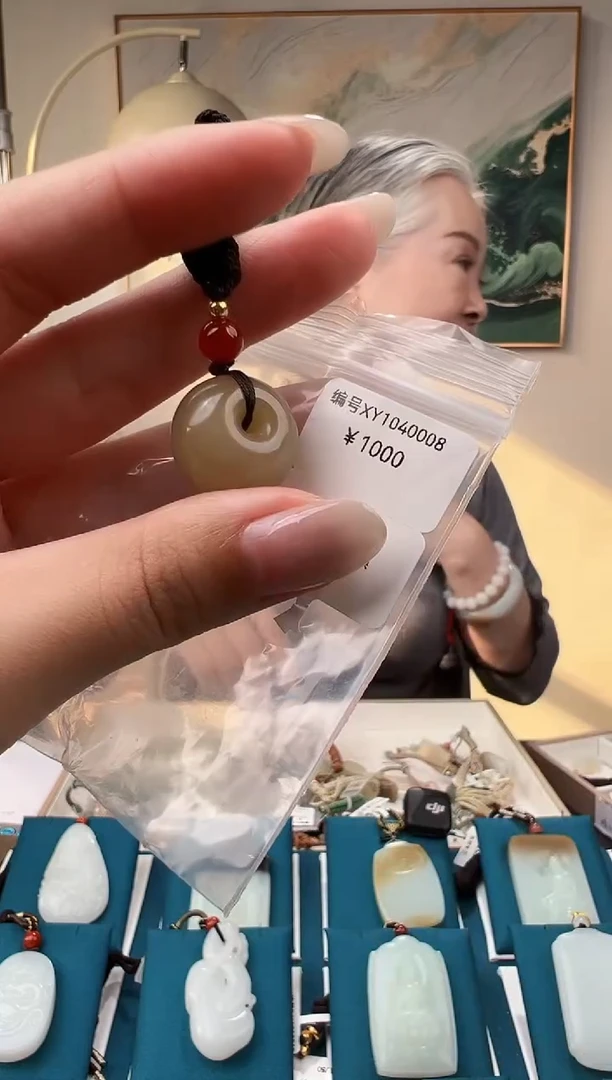 颈饰未镶嵌和田玉吊坠 XY