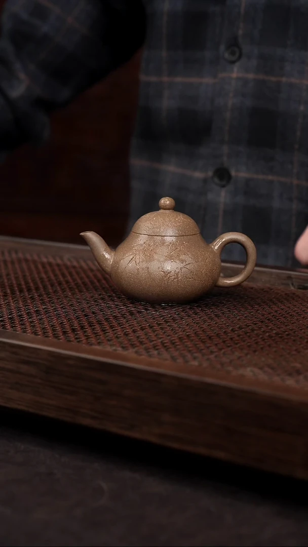 【闪购商品】紫砂茶壶芝麻绿刻绘矮梨