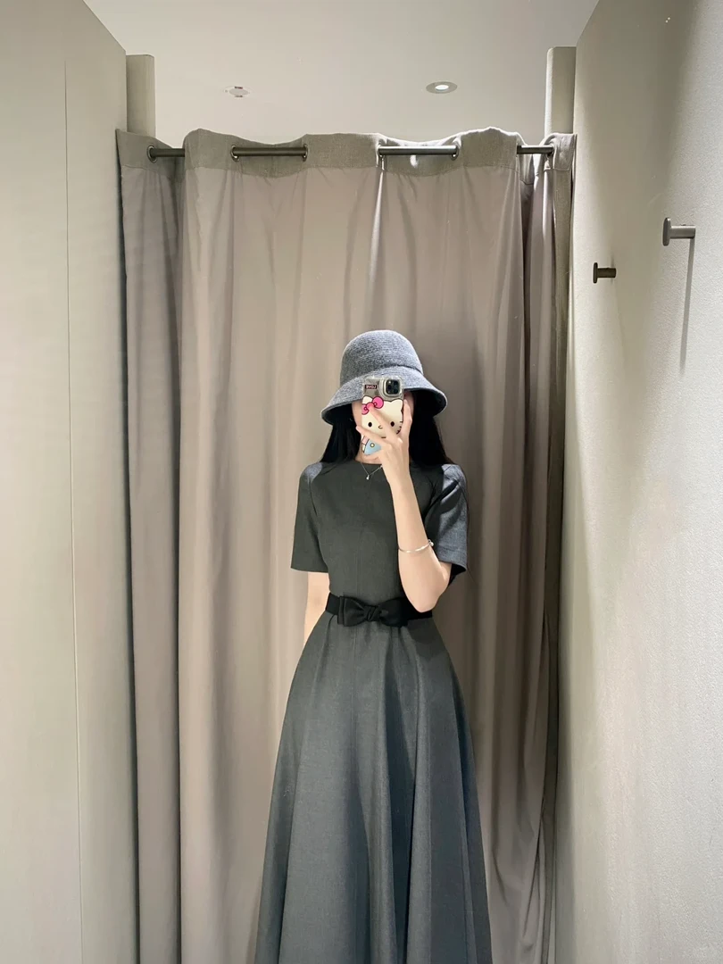 高级感圆领短袖连衣裙女2025春夏新款法式复古收腰显瘦A型大摆裙