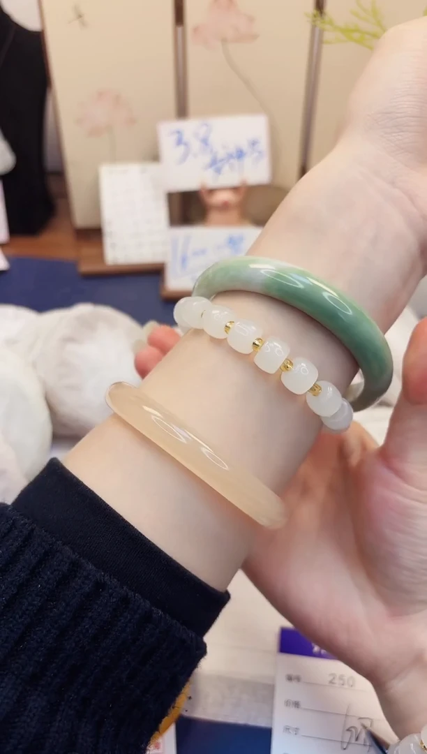 【闪购商品】石英质玉手镯未镶嵌250-翠玉-圈口62