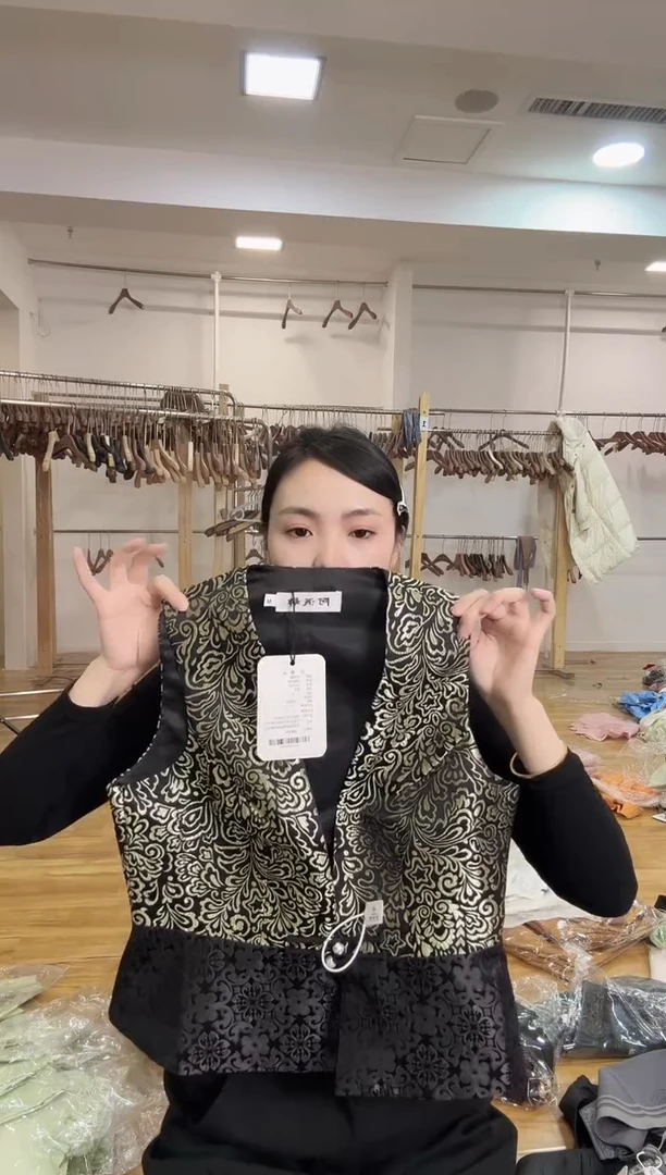 马甲  M  105斤以里