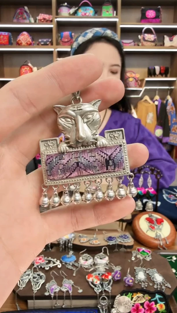 【闪购商品】织绣159蒙阿苏苗绣传承