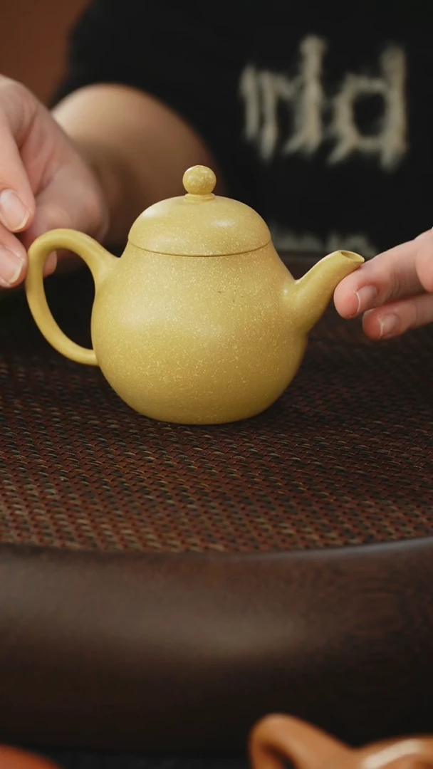茶壶紫砂高梨形  本山绿泥