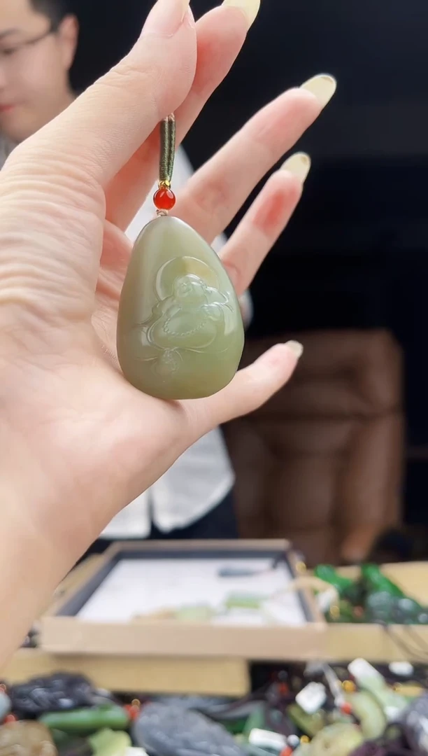 颈饰未镶嵌和田玉1