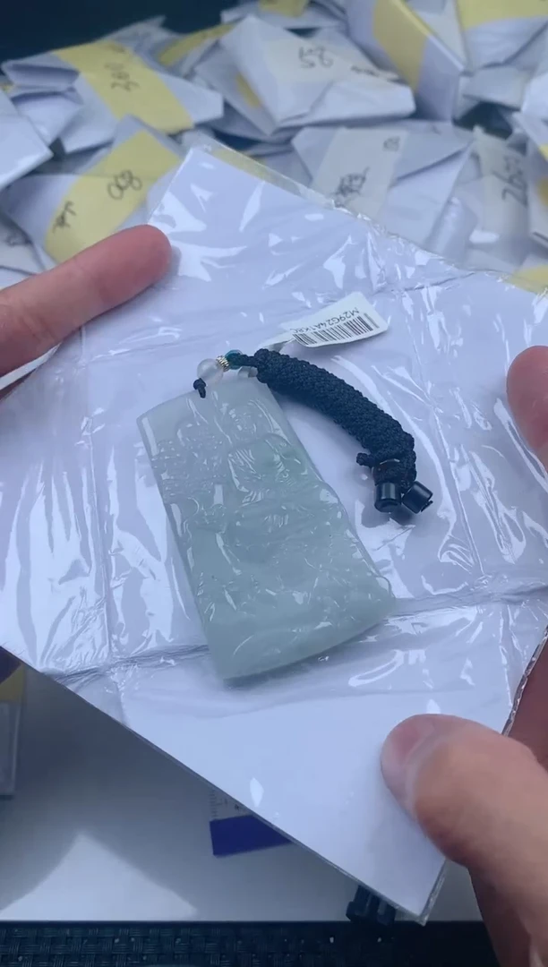 翡翠未镶嵌颈饰
