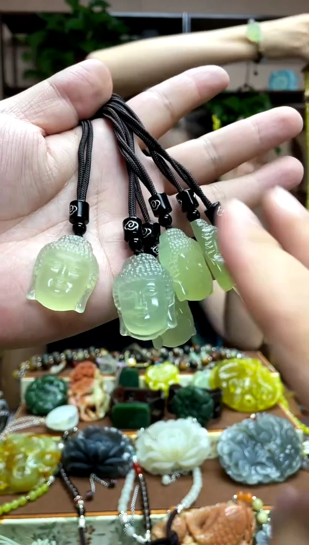 未镶嵌岫玉吊坠多样性发货发其中之一