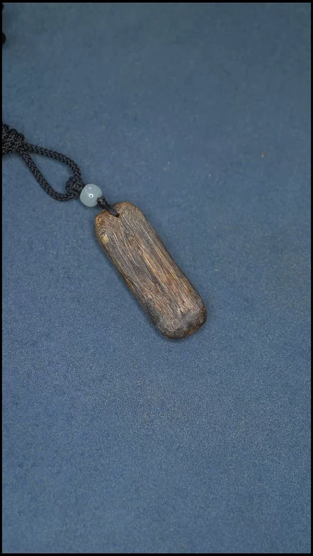 沉香吊坠海南莺歌绿棋无事牌