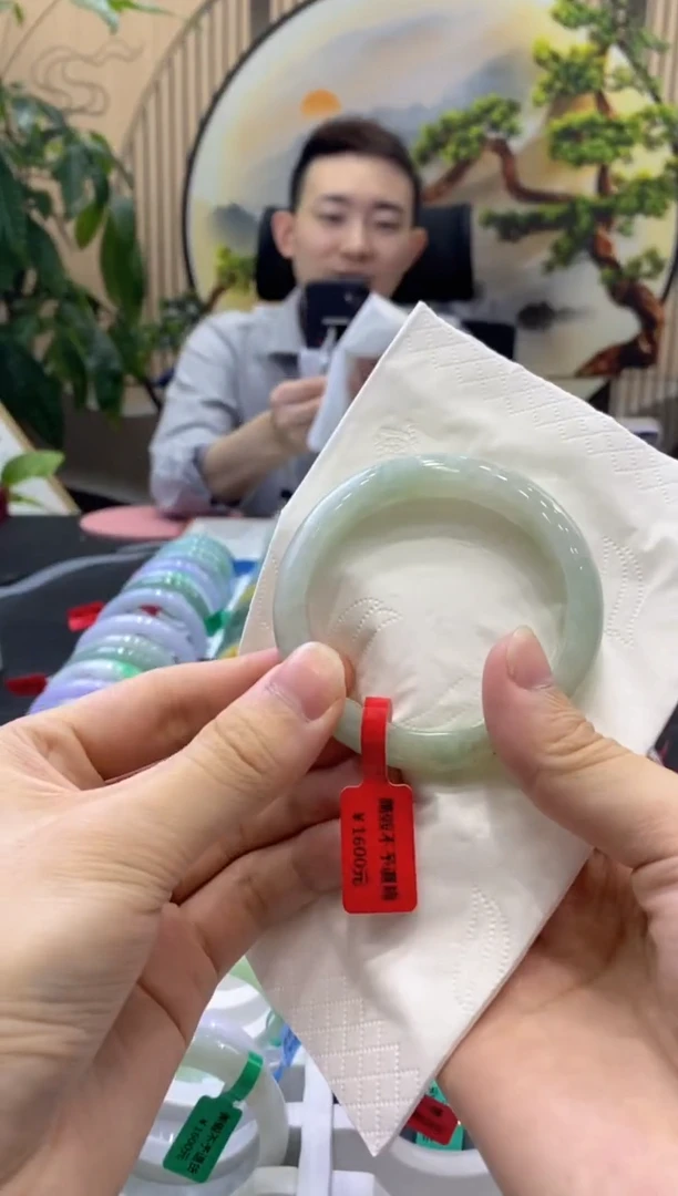 翡翠手镯未镶嵌9046