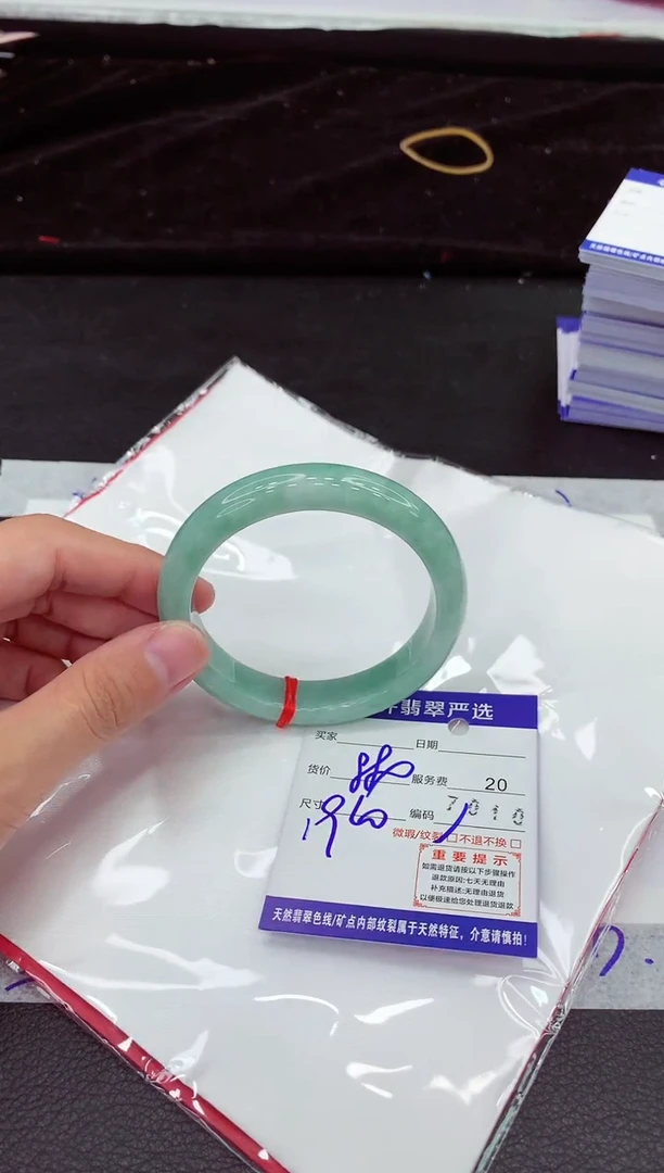 翡翠手镯未镶嵌1111111111111111