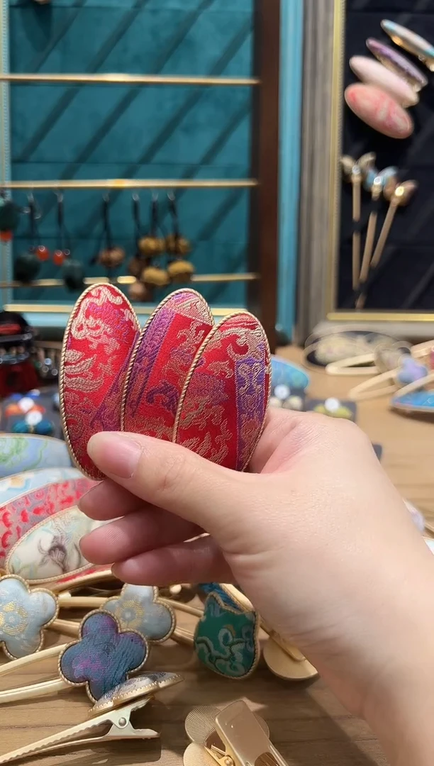 【闪购商品】【一物一拍专车】红紫金八达晕小椭圆发夹