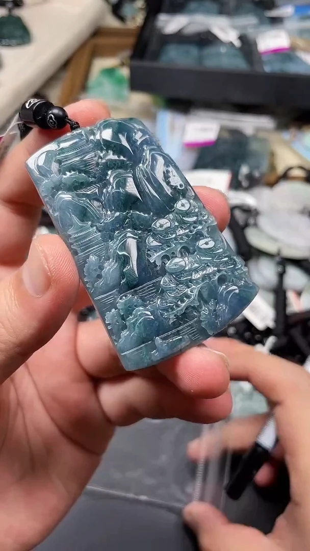 翡翠未镶嵌颈饰 多样性发其一