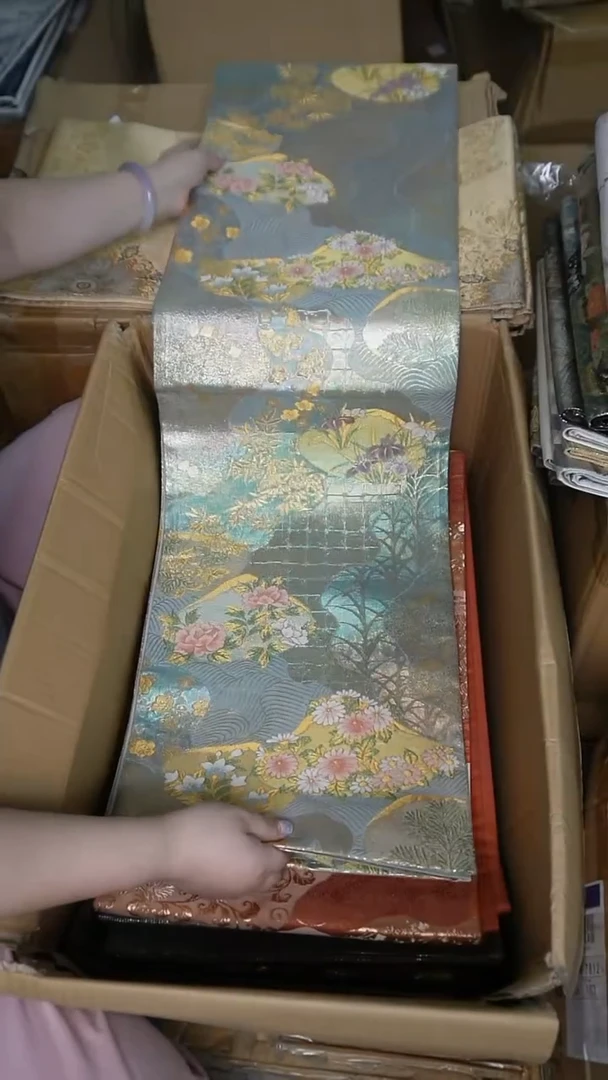 织绣22织金花卉图