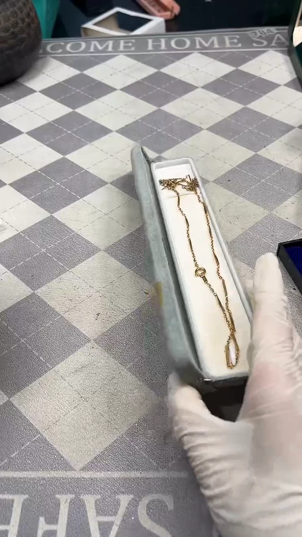 非金属无W***y如图所示时尚饰品