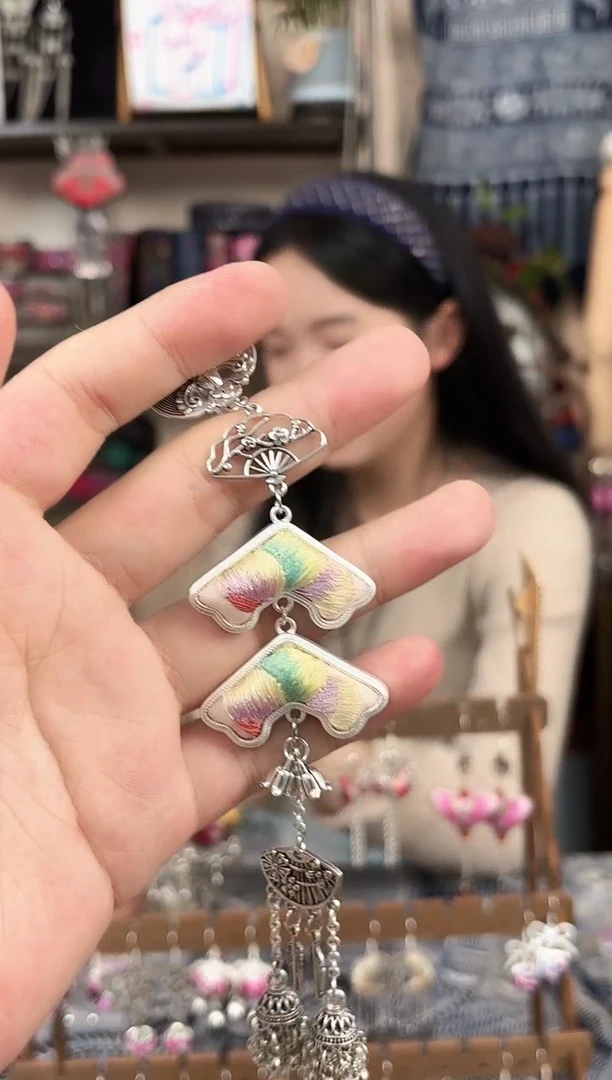 织绣民族风非遗老绣饰品571