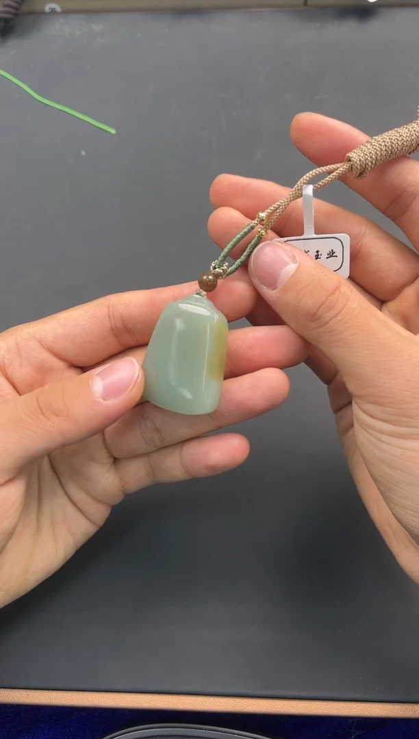 未镶嵌手串和田玉太*花且末金山糖青白吊坠微色差