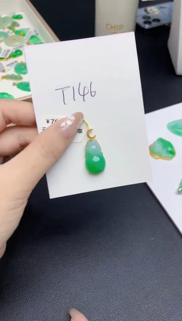 翡翠18K金镶嵌颈饰11111111